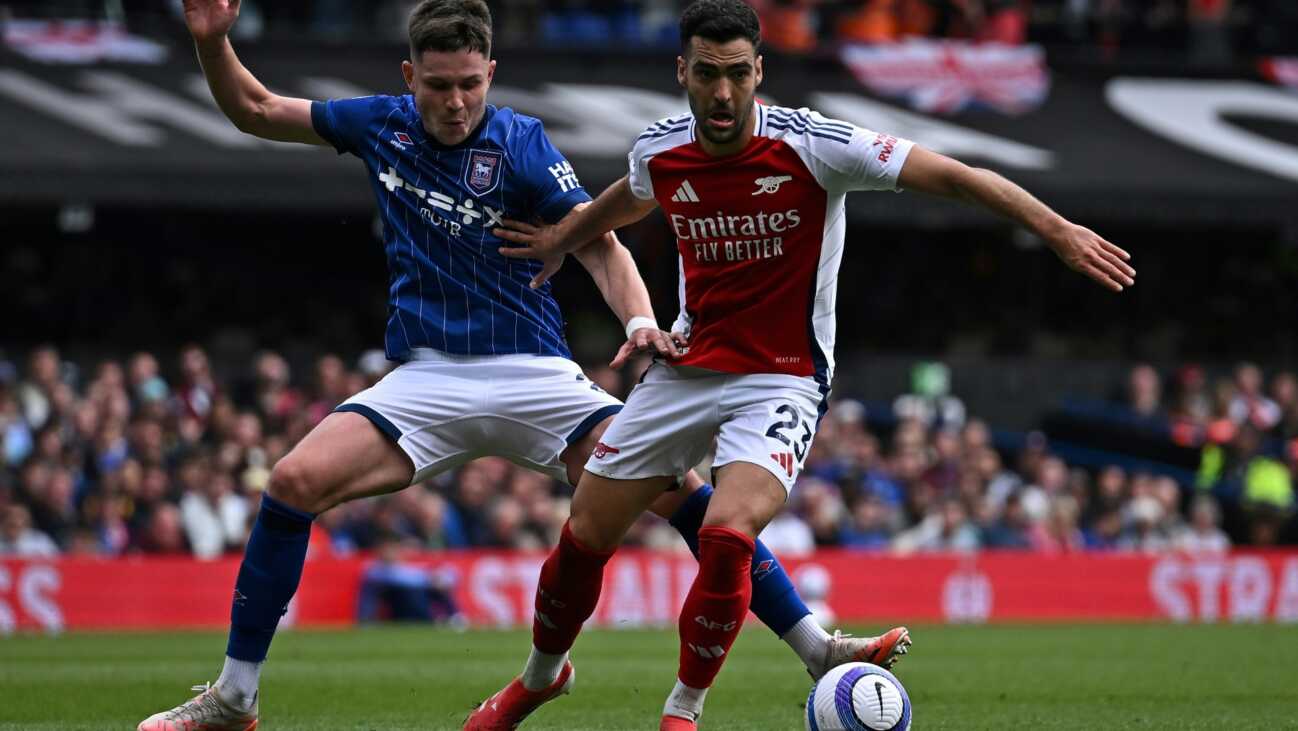 Arsenal siegt in Ipswich - Liverpool muss warten