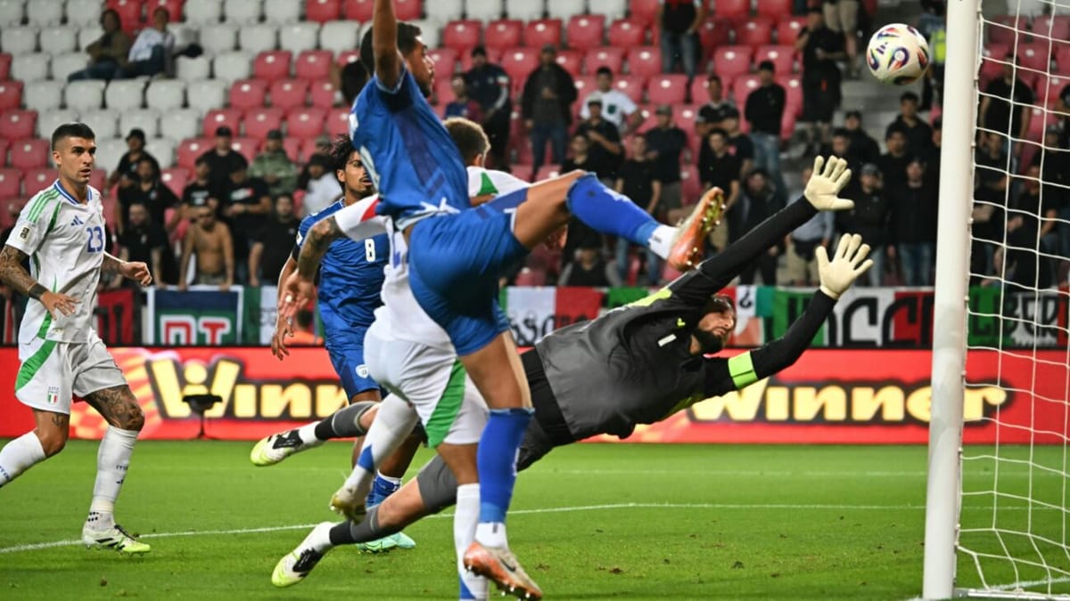 Blackouts und Eigentore - doch Italien wahrt WM-Chance