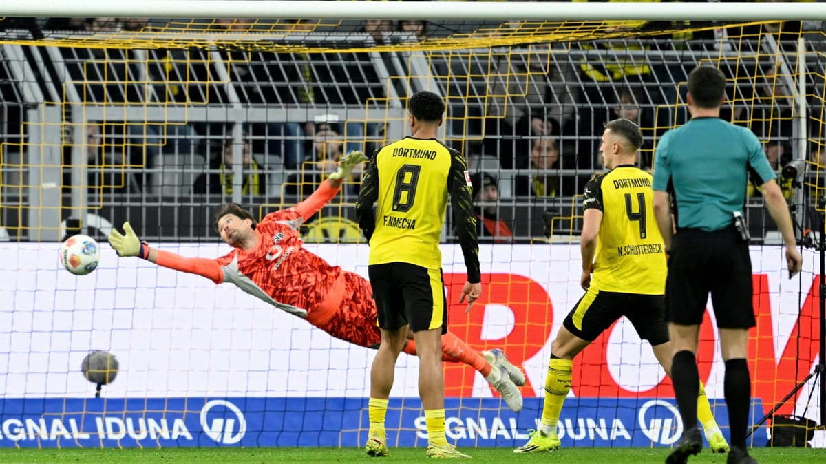 Merz schaut zu: BVB gewinnt spät