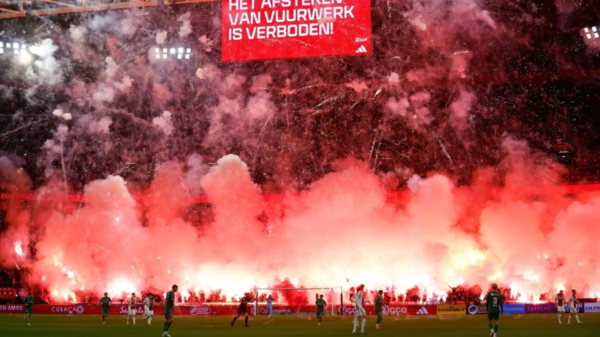 Zu viel Pyrotechnik: Amsterdam gegen Groningen abgebrochen