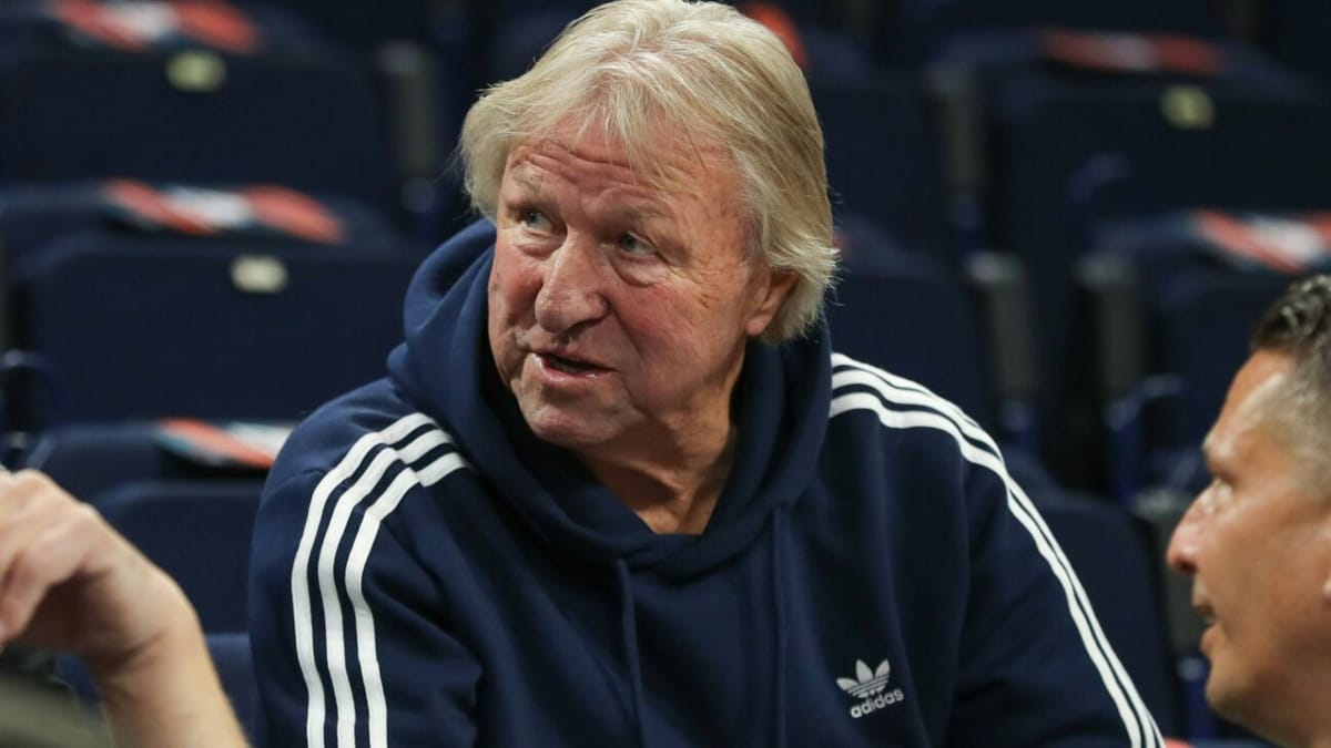 Horst Hrubesch mit Bundesverdienstkreuz ausgezeichnet