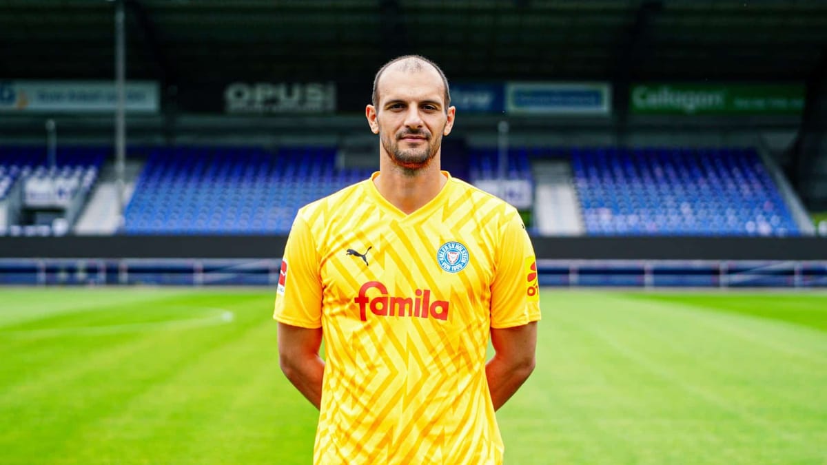 Holstein verlängert mit Torwart Engelhardt