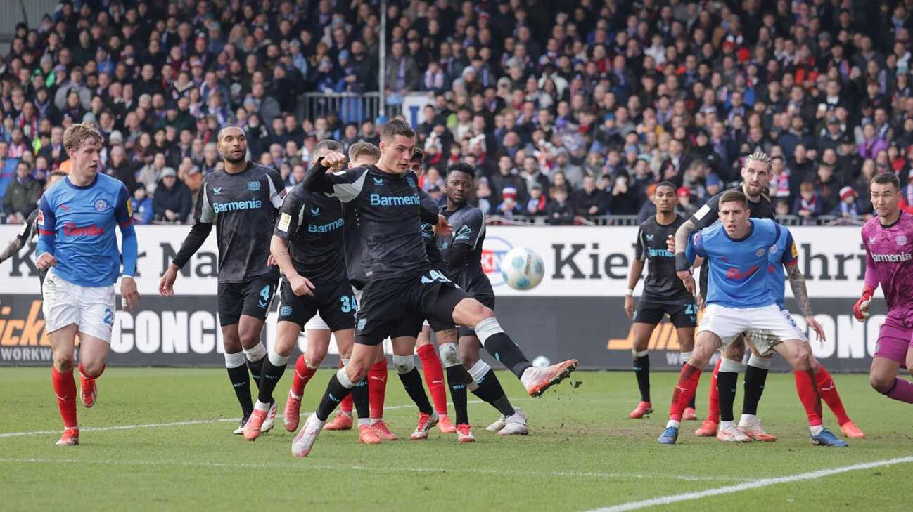 Bayer macht Druck: Leverkusen siegt locker in Kiel