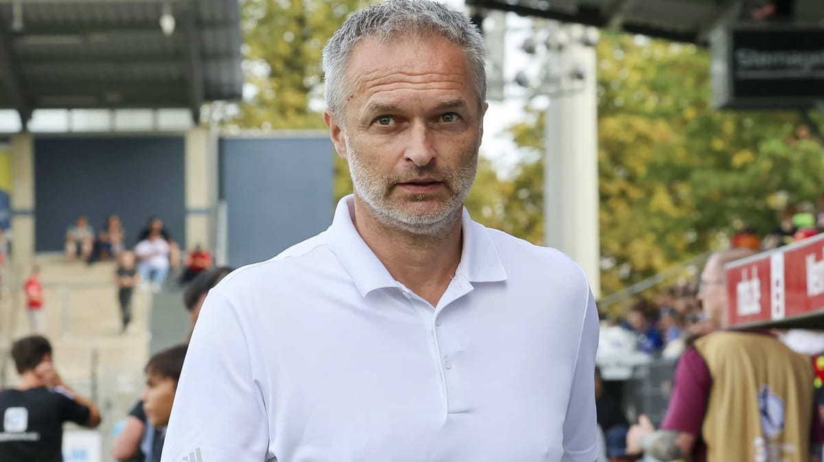 Vor 2000 Fans: Wück leitet erstes Training als Bundestrainer