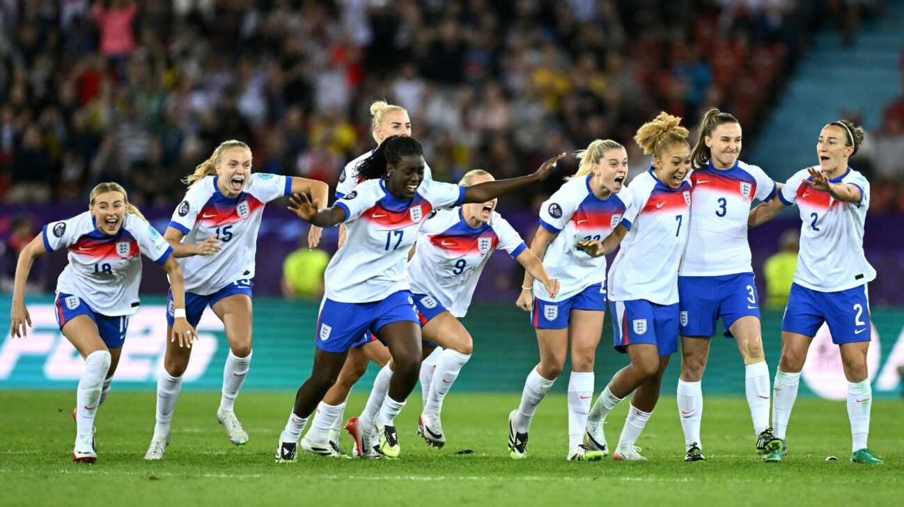 Sarina Wiegman feiert Elfmeter-Krimi mit England im Halbfinale