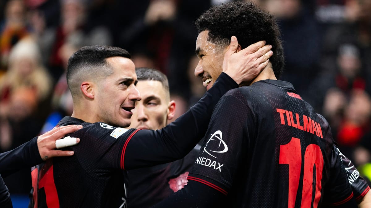 Mit Slapstick und Spielfreude: Tillman schießt Bayer weiter