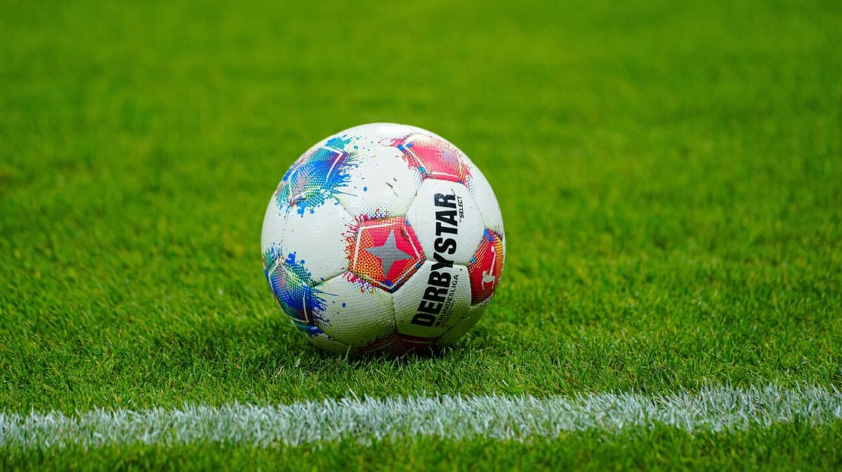 DFL-Ansetzungen: BVB gegen Bayern am Samstagabend