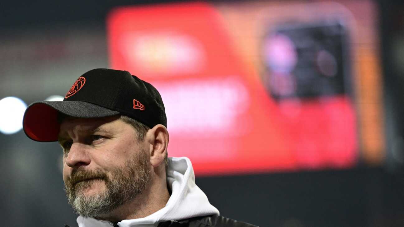 "Arschbacken zusammenkneifen": Baumgart beschwört Zusammenhalt