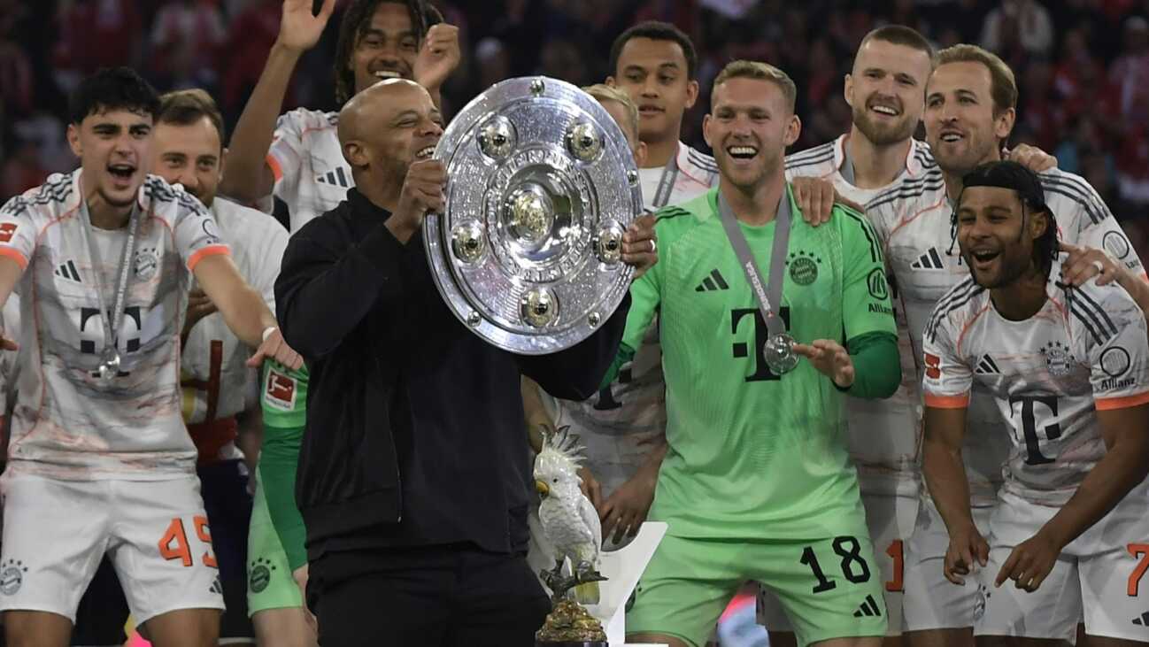 Rätsel um den Kakadu: Der Stargast auf der Meisterfeier