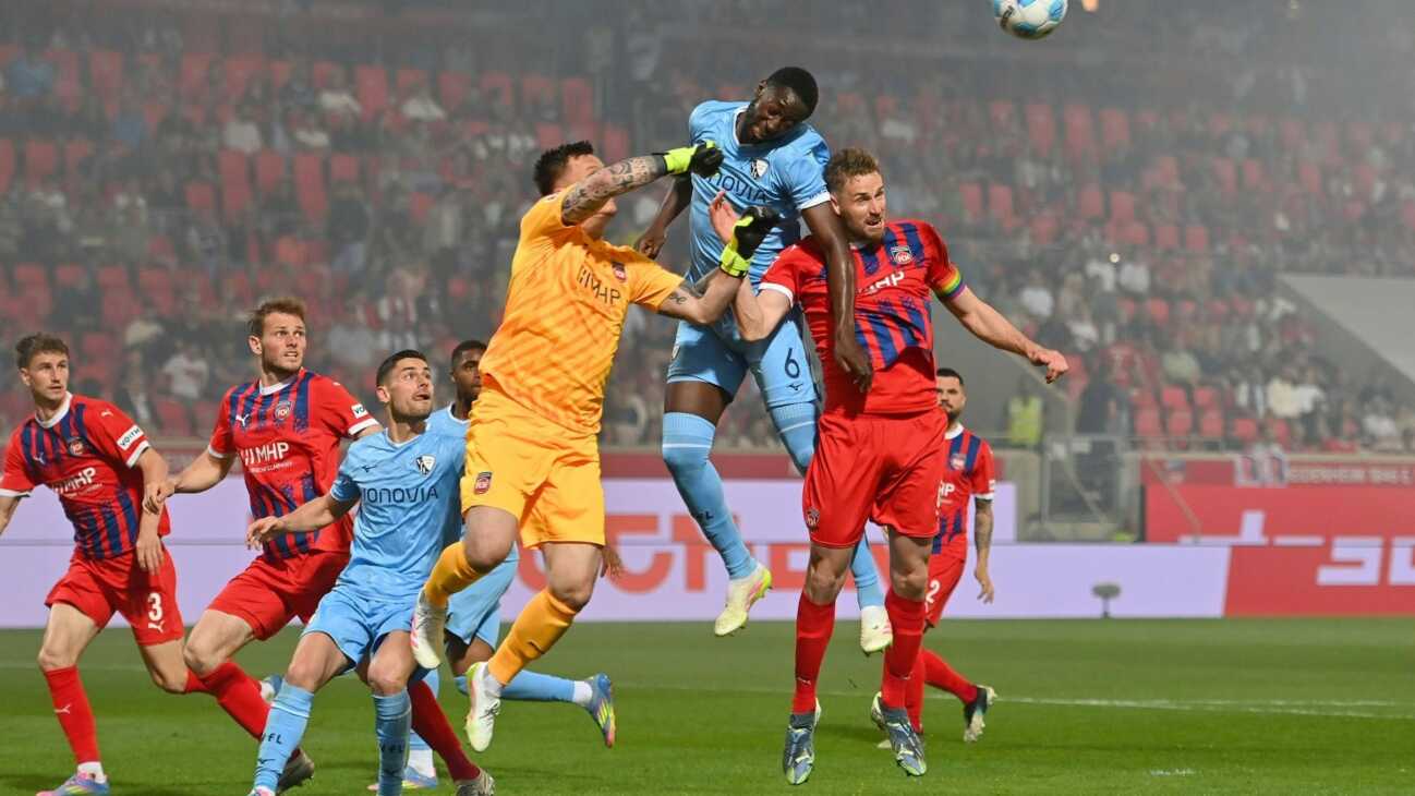 Heidenheim: Müller nach langer Behandlung von Feld getragen