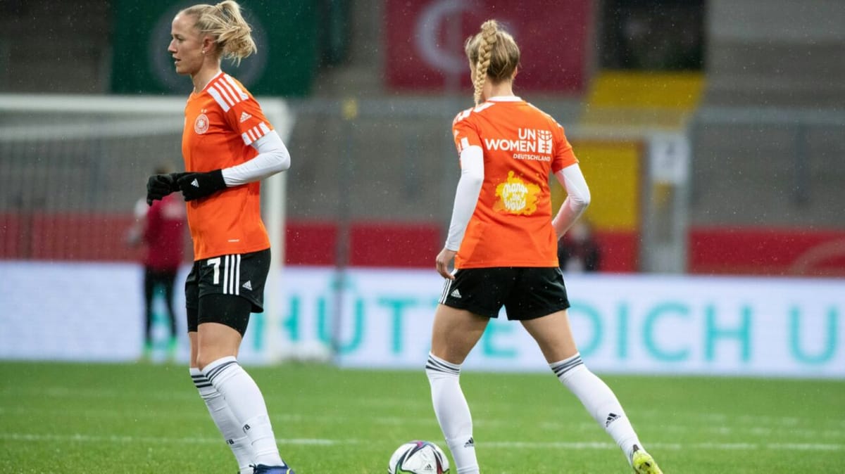 DFB-Team setzt Zeichen gegen Gewalt an Frauen