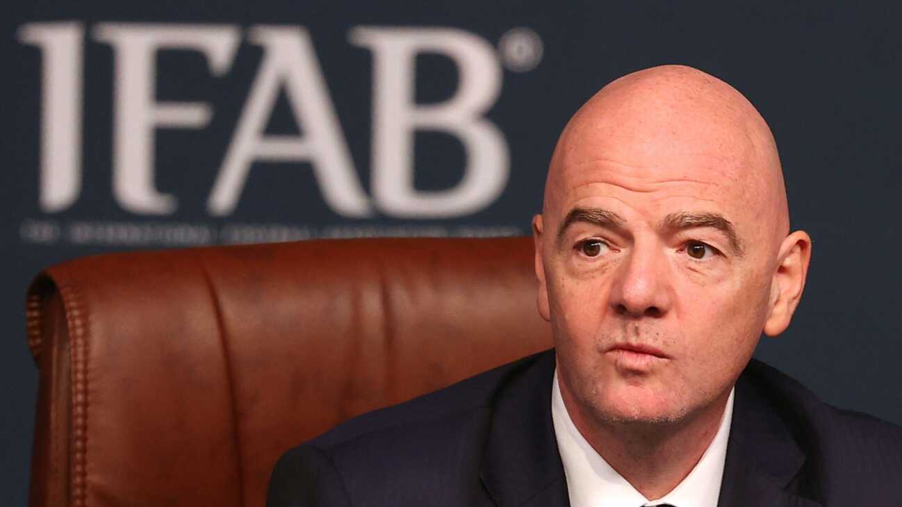 IFAB: Kapitänsregel fest im Regelwerk - Anpassung bei Zeitspiel