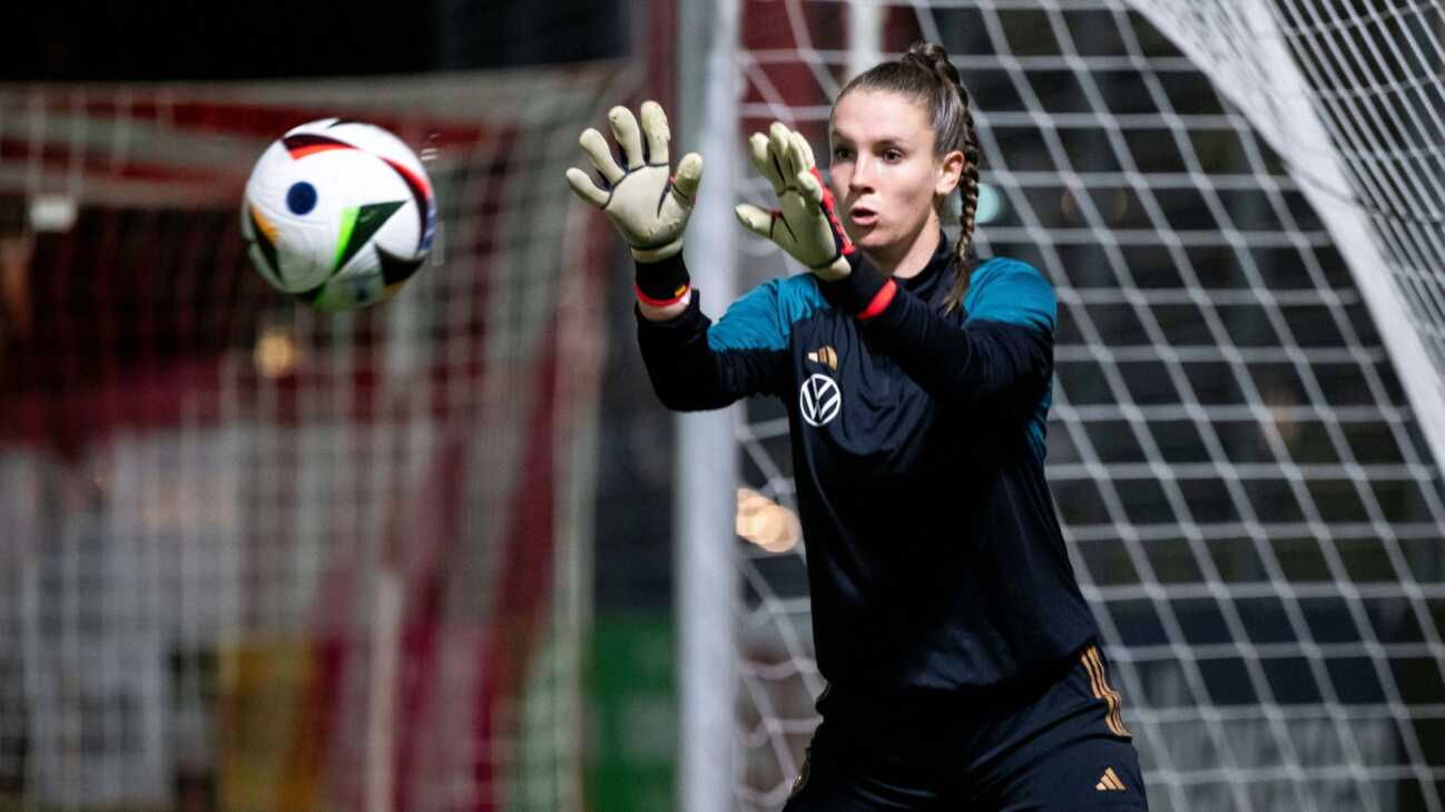 Nächste Debütantin: Mahmutovic gegen Italien im DFB-Tor