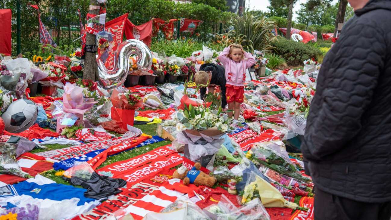 Liverpool ehrt Jota bei Test gegen Preston