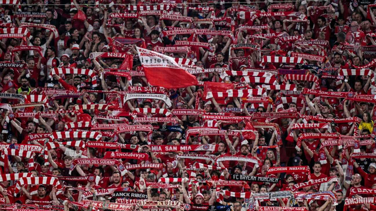 "Immer vorwärts, FC Bayern!": Fans singen neue Hymne ein
