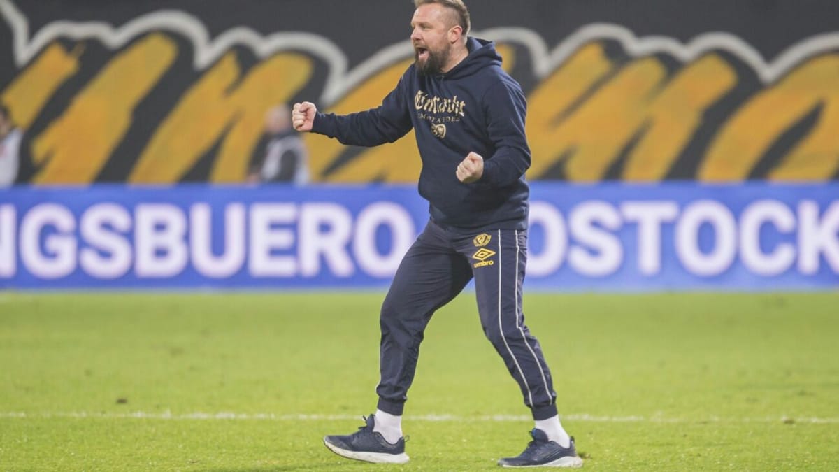 Mit S04-Tattoo: Eintracht-Coach freut sich "wahnsinnig"