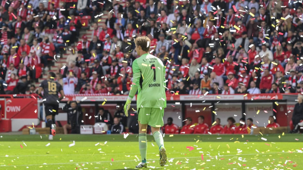 Laubbläser im Einsatz: Konfetti-Chaos in Berlin