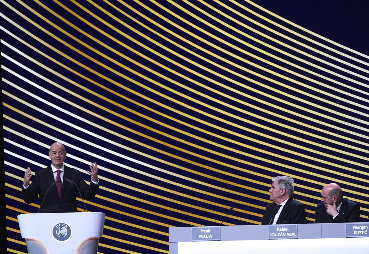 Infantinos Party-Versprechen und die verschränkten Arme Europas