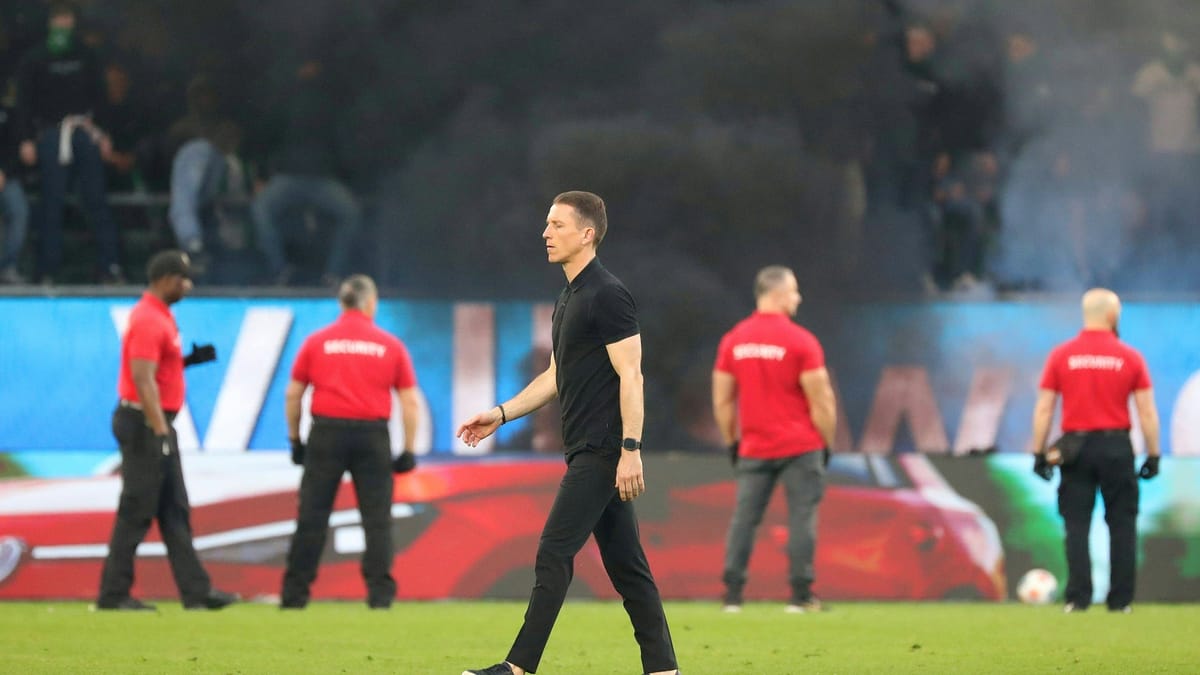 Wolfsburg im Chaos: Bauer vor dem Aus - Hecking als Retter?