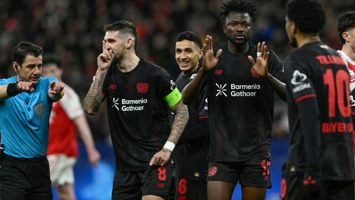 "Glasklar": Bayer hadert mit spätem Elfmeterpfiff