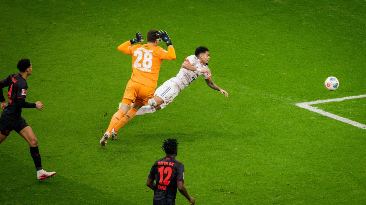 Díaz-Platzverweis: Kompany bedient - Dingert räumt Fehler ein