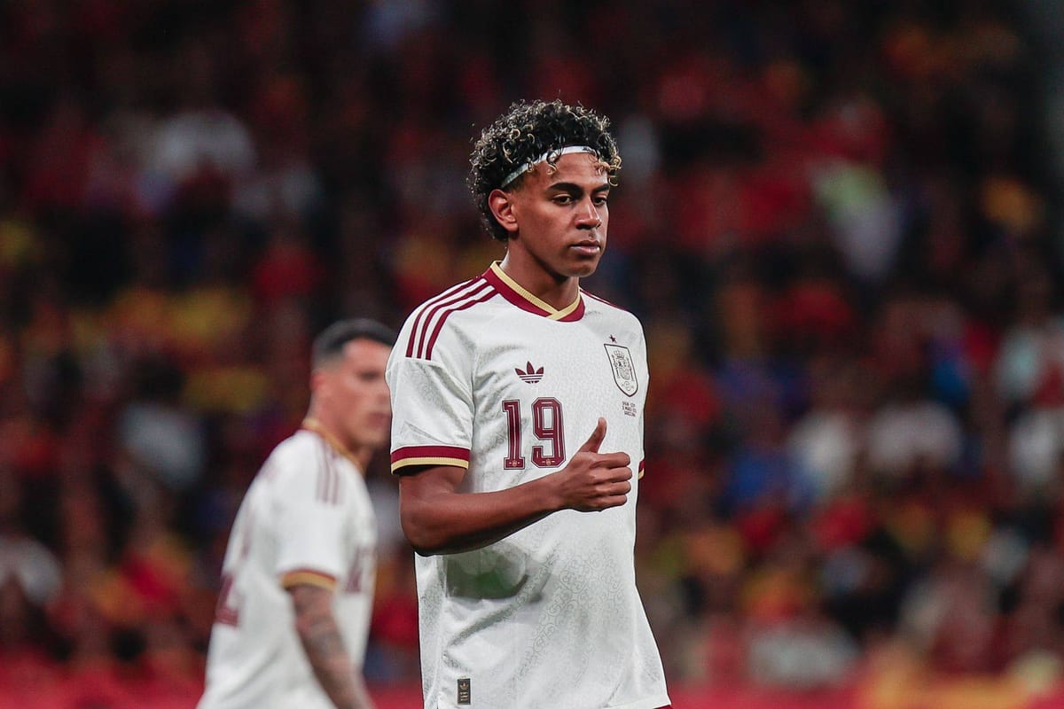 Rassismus-Eklat in Barcelona: Warum muss ein 18-Jähriger den Job des Verbands erledigen?