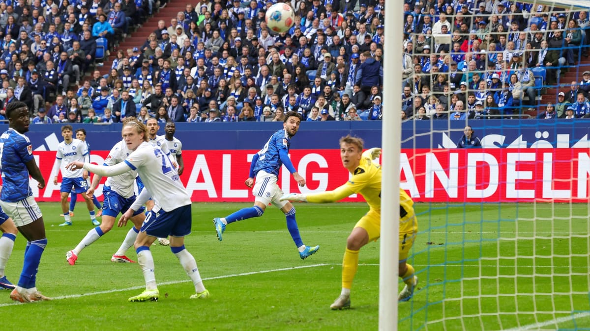 Auch ohne Dzeko: Schalke behauptet Tabellenführung