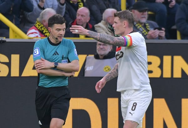 Wenn sogar der BVB-Trainer den Elfmeter nicht versteht, hat der VAR versagt