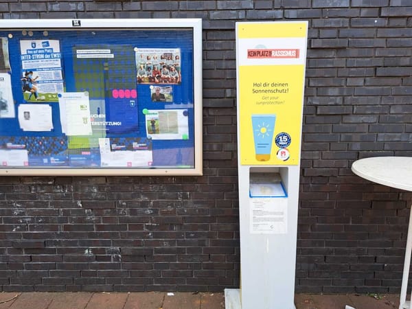 Zum Fußball nur mit Hut, Tuch oder Mütze