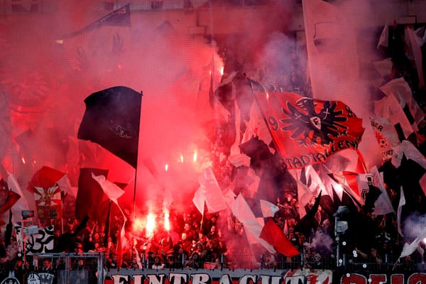 Vorm Frankfurt-Spiel: Kapitulation vor der Gewalt in Neapel