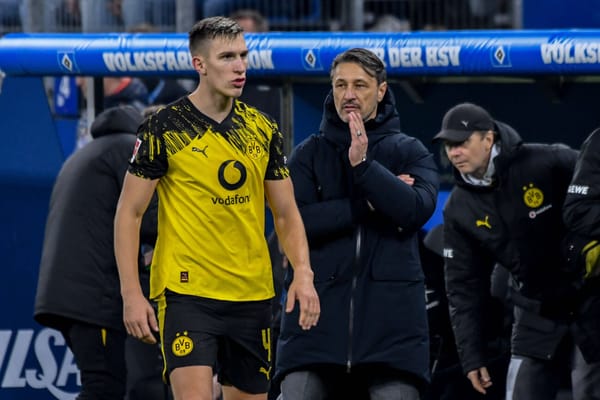 Mystery Box BVB: Warum kriegt der Trainer alle Kritik ab?