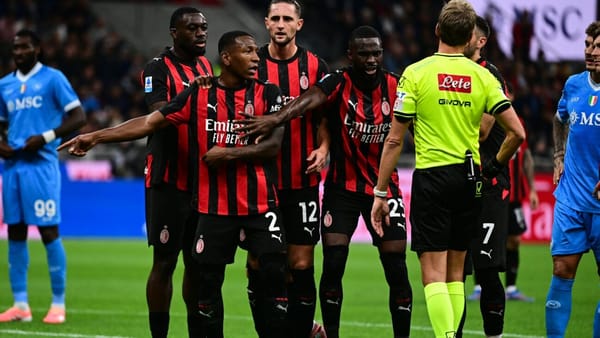 Sieg in Unterzahl: Milan stürzt Spitzenreiter Napoli
