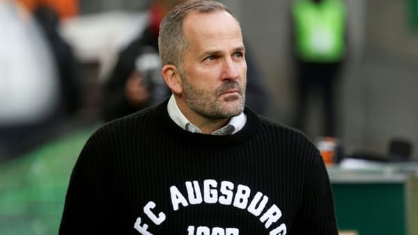 Ströll stellt klar: Baum nur "bis Weihnachten" FCA-Coach