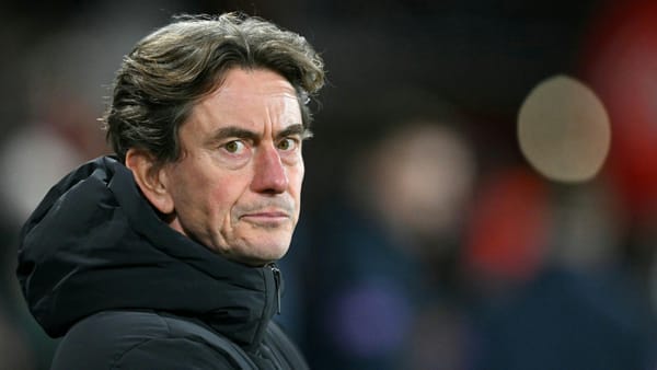 Foto mit Arsenal-Tasse: Druck auf Spurs-Coach Frank wächst