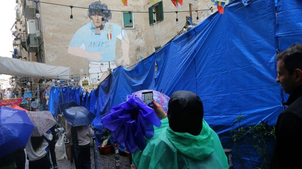 Maradona-Wandbild in Neapel bei Händlerprotest verhüllt