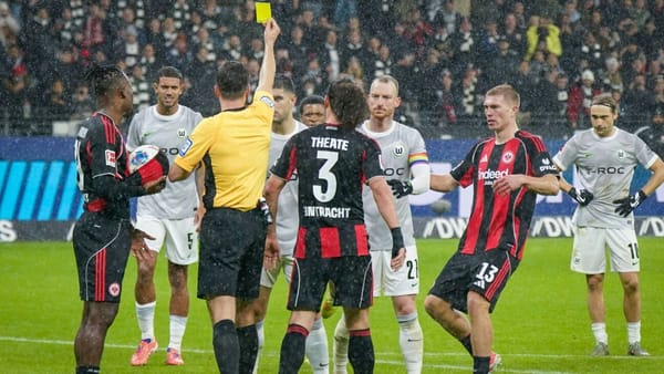 Elfmeter-Streit in Frankfurt: "Tut der Fußballerseele weh"