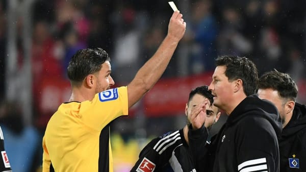 Schiri-Frust beim HSV - Schlager erklärt sich