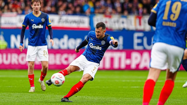 Bis mindestens 2027: Kapitän Skrzybski verlängert in Kiel