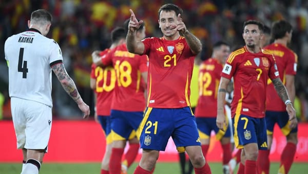 Spanien siegt locker, Kantersieg für die Türkei