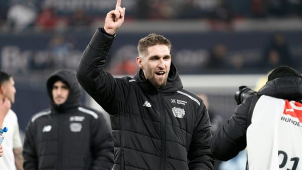 "Ungeschlagen Meister": Bayer feiert Bayern-Pleite