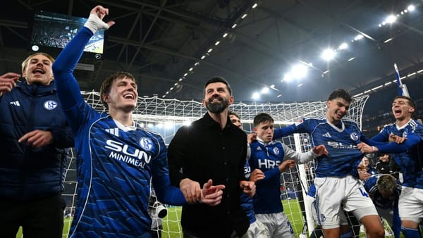 "Singen, springen, tanzen": Schalke feiert Tabellenführung