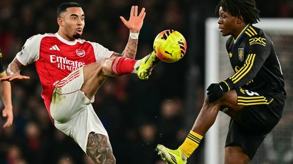 Vorsprung schrumpft: Arsenal verliert spektakulär gegen United