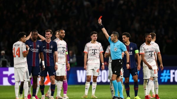 Díaz trifft doppelt und fliegt: Zehn Bayern schlagen PSG