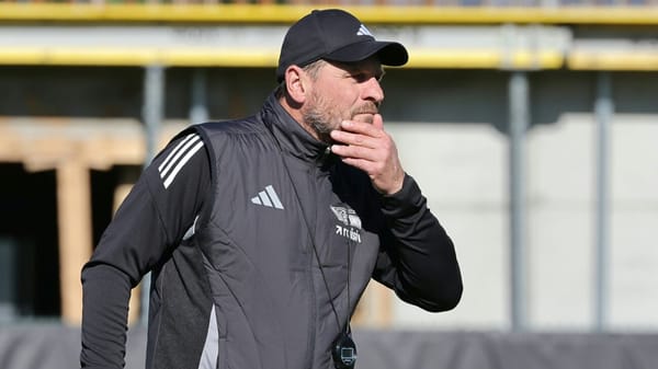 Sperre und Verspätung: Baumgart und Burke müssen zahlen