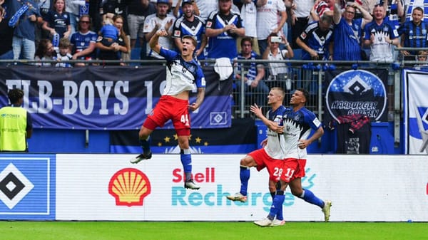 Nach 2688 Tagen: HSV feiert Bundesliga-Sieg