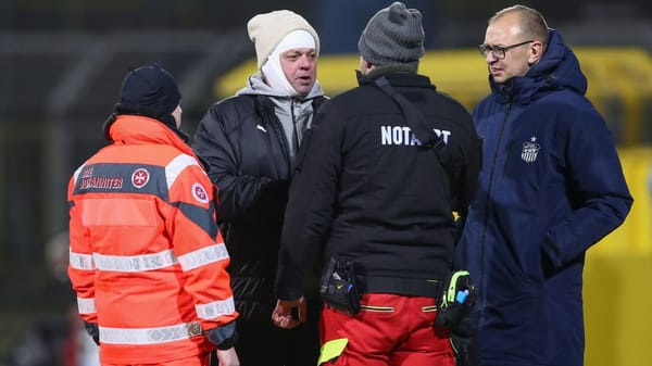 Busfahrer getroffen: Becherwurf bei Regionalliga-Spiel