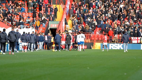 Charlton: Partie nach Notfall abgebrochen - Fan verstorben