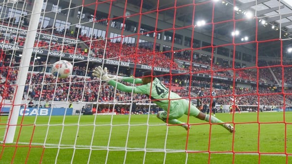 Vor Liverpool-Kracher: Torwart-Diskussion in Frankfurt