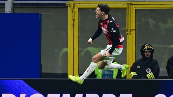 Milan stürzt in Inter von der Spitze - Roma vorn