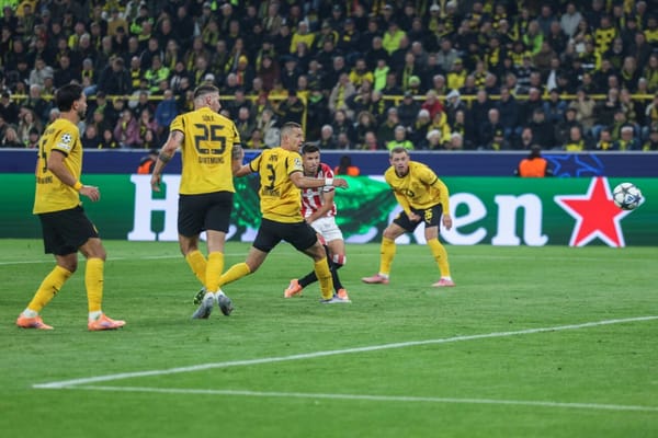 "Bisschen Slapstick": Kurioses Tor bringt BVB aus dem Tritt